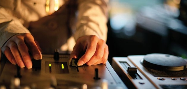 Dj Shutterstock M
